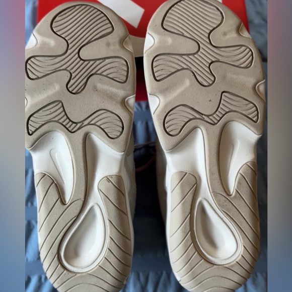 Nike - Picture 4 of 4